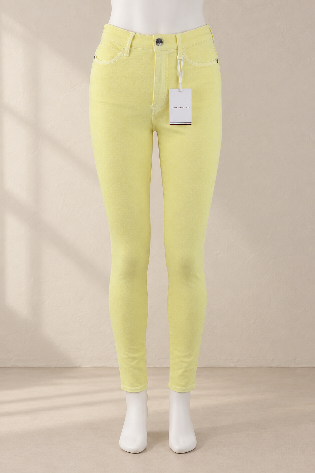 Jean skinny Tommy Hilfiger jaune neuf avec étiquette, vue frontale