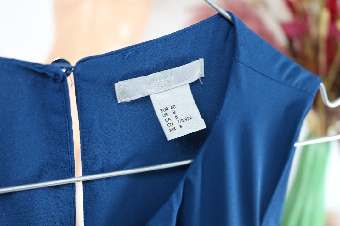 Robe H&m bleue sans manches col rond plissé taille 40 7