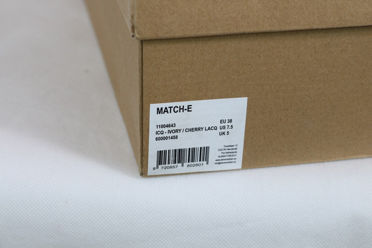 Étiquette de la boîte Steve Madden Match-E, Ivory / Cherry Lacq, EU 38 – Frippin'Dealz
