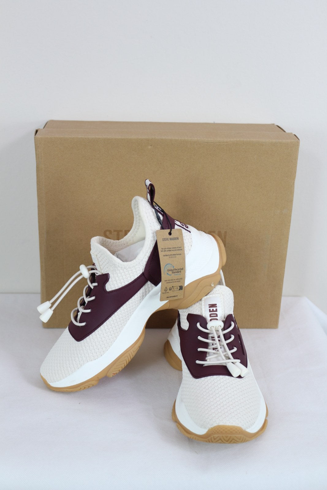 Baskets Steve Madden Match-E ivoire avec étiquette Global Recycled Standard attachée – Frippin'Dealz