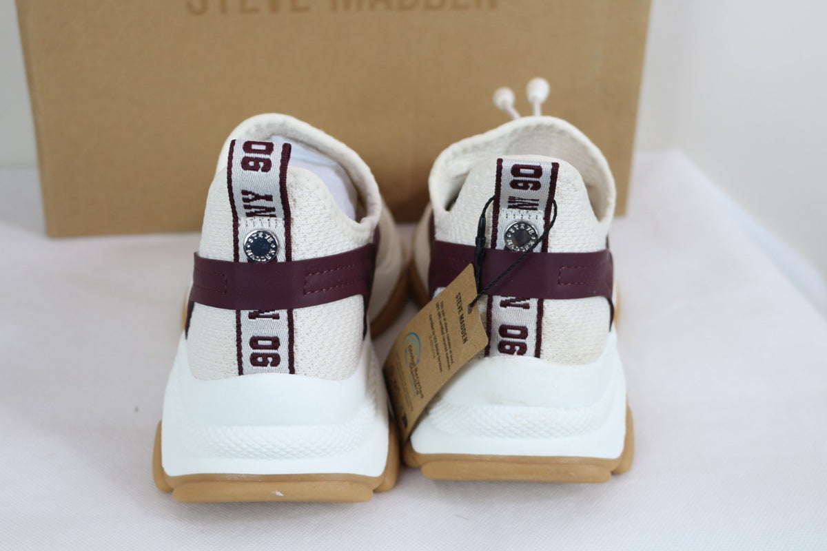 Talons des baskets Steve Madden Match-E avec bande NY 90 et médaillon métal – Frippin'Dealz