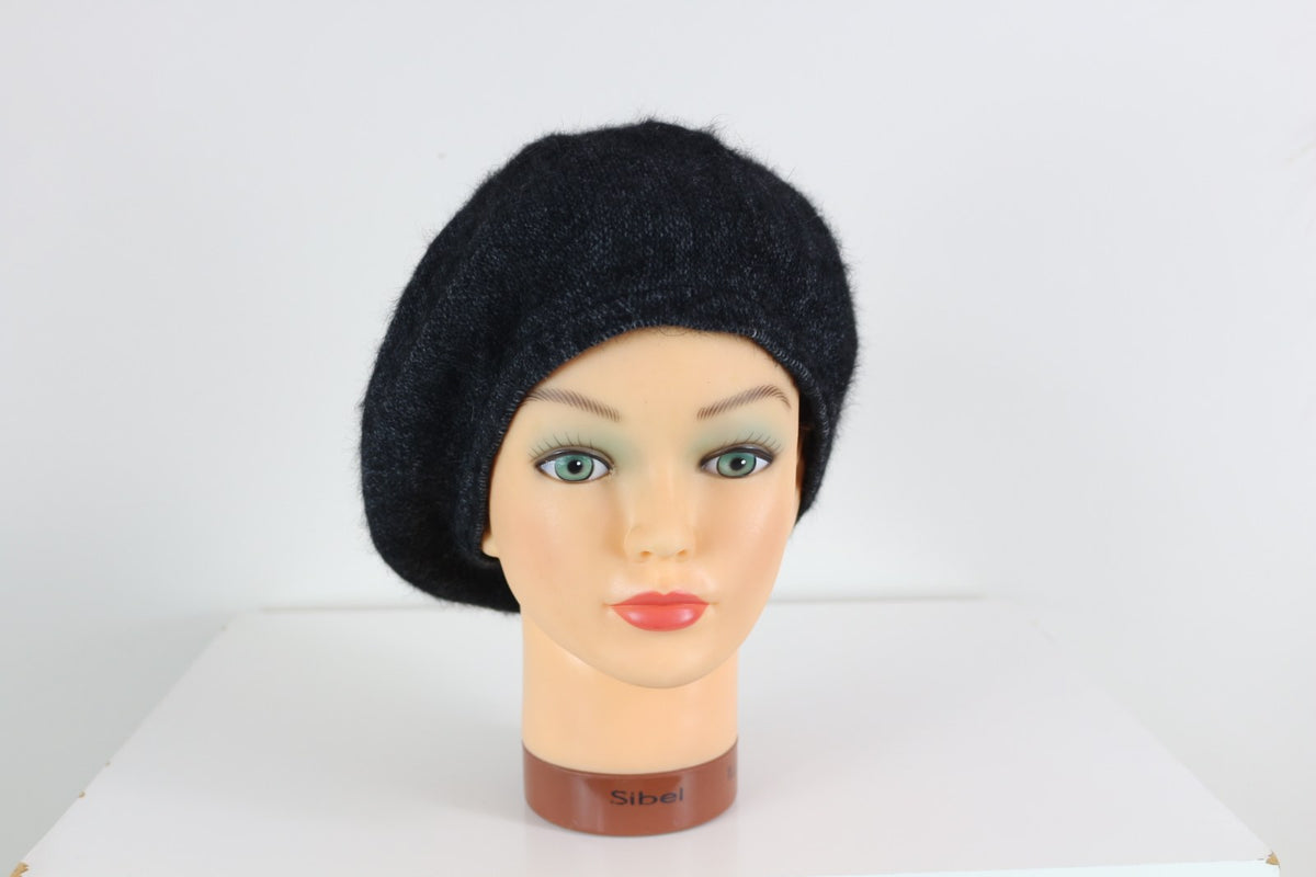 Béret Bella Julietta noir chiné en laine porté sur une tête de mannequin, vue de face – Frippin'Dealz