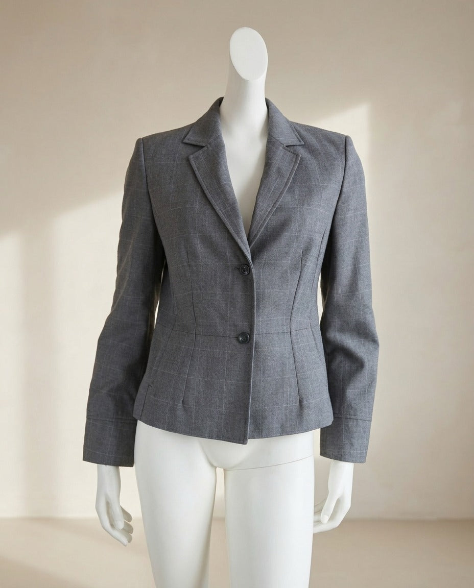 Blazer Esprit gris à carreaux fenêtre, coupe ajustée, vue de face – Frippin'Dealz – photo retouchée par IA