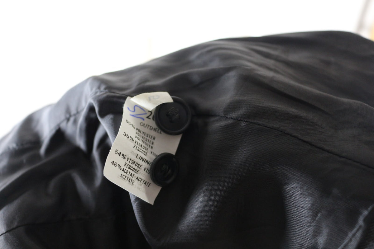 Étiquette de composition du blazer Esprit gris : polyester, viscose, doublure viscose et acétate – Frippin'Dealz