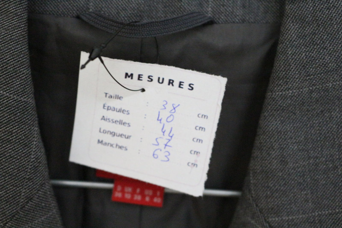 Fiche des mesures du blazer Esprit gris en gros plan – Frippin'Dealz