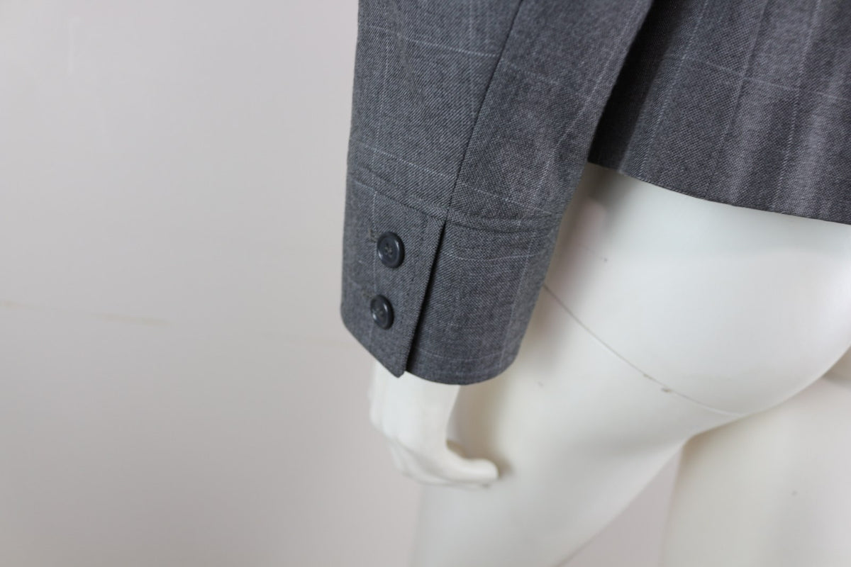 Poignet fendu avec deux boutons du blazer Esprit gris – Frippin'Dealz