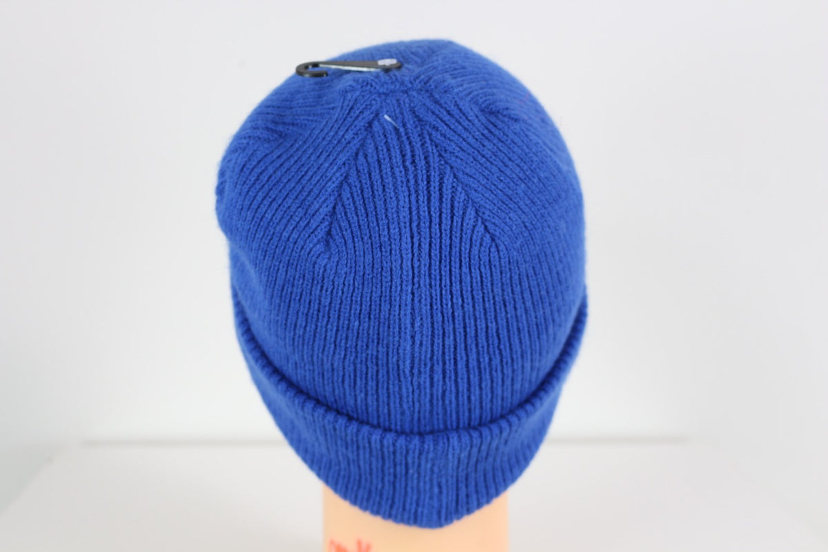 Bonnet bleu roi en maille côtelée, vue de dos avec attache en plastique – Frippin'Dealz