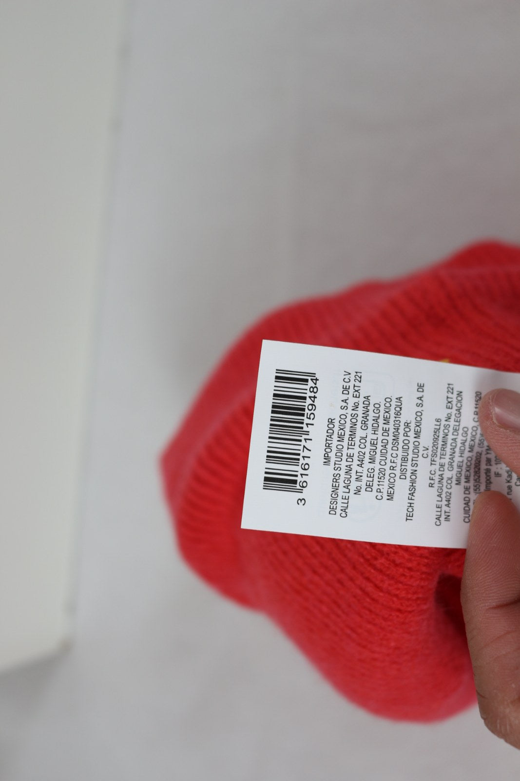 Étiquette code-barres et importateur du bonnet Camaïeu corail – Frippin'Dealz