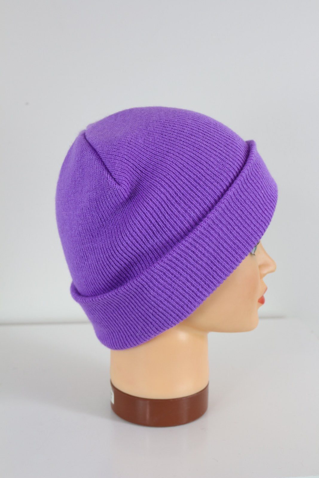 Bonnet Double M Milano violet à revers côtelé, vue de profil droit – Frippin'Dealz