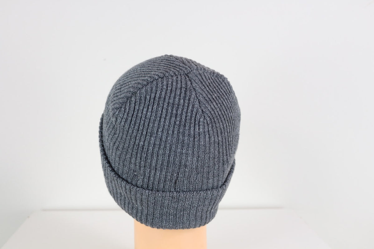 Bonnet EVA&CO gris chiné côtelé vu de dos – Frippin'Dealz