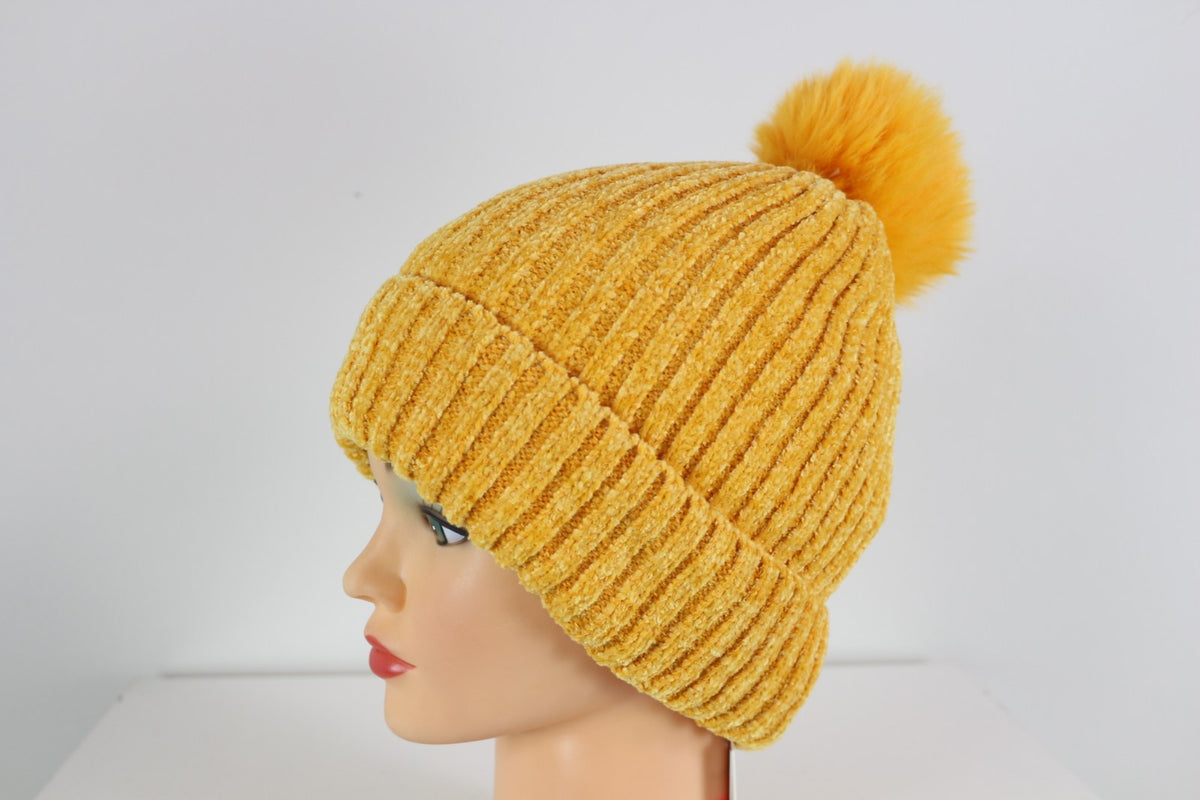 Bonnet Eva&Co jaune moutarde en maille chenille côtelée, vue de trois quarts – Frippin'Dealz