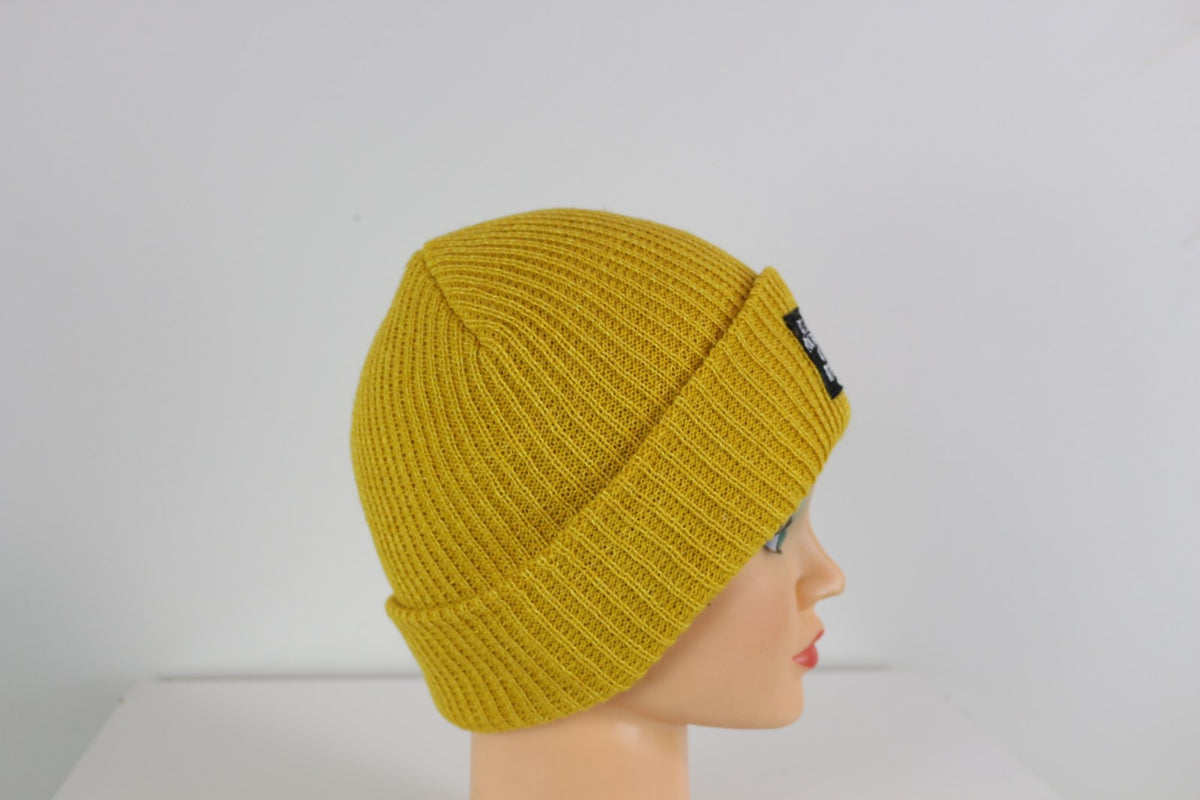 Bonnet Eva&Co jaune moutarde à revers, vue de profil droit – Frippin'Dealz