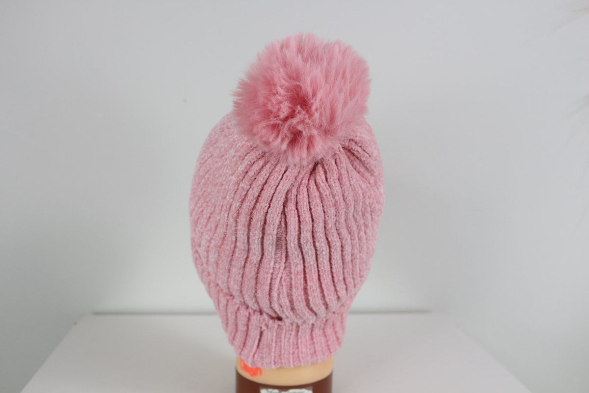 Bonnet Eva&Co rose en maille côtelée, vue de dos avec pompon – Frippin'Dealz