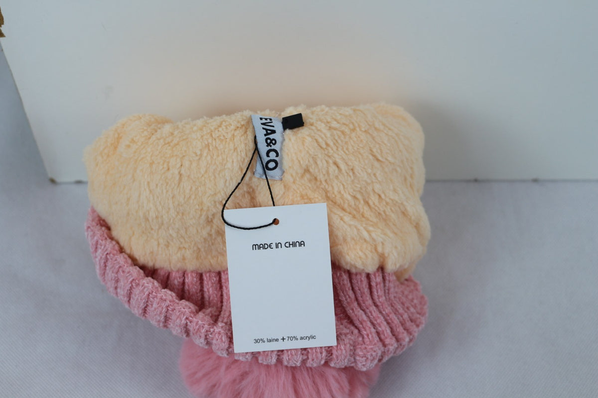 Étiquette de composition 30 % laine 70 % acrylique et doublure douce du bonnet Eva&Co – Frippin'Dealz