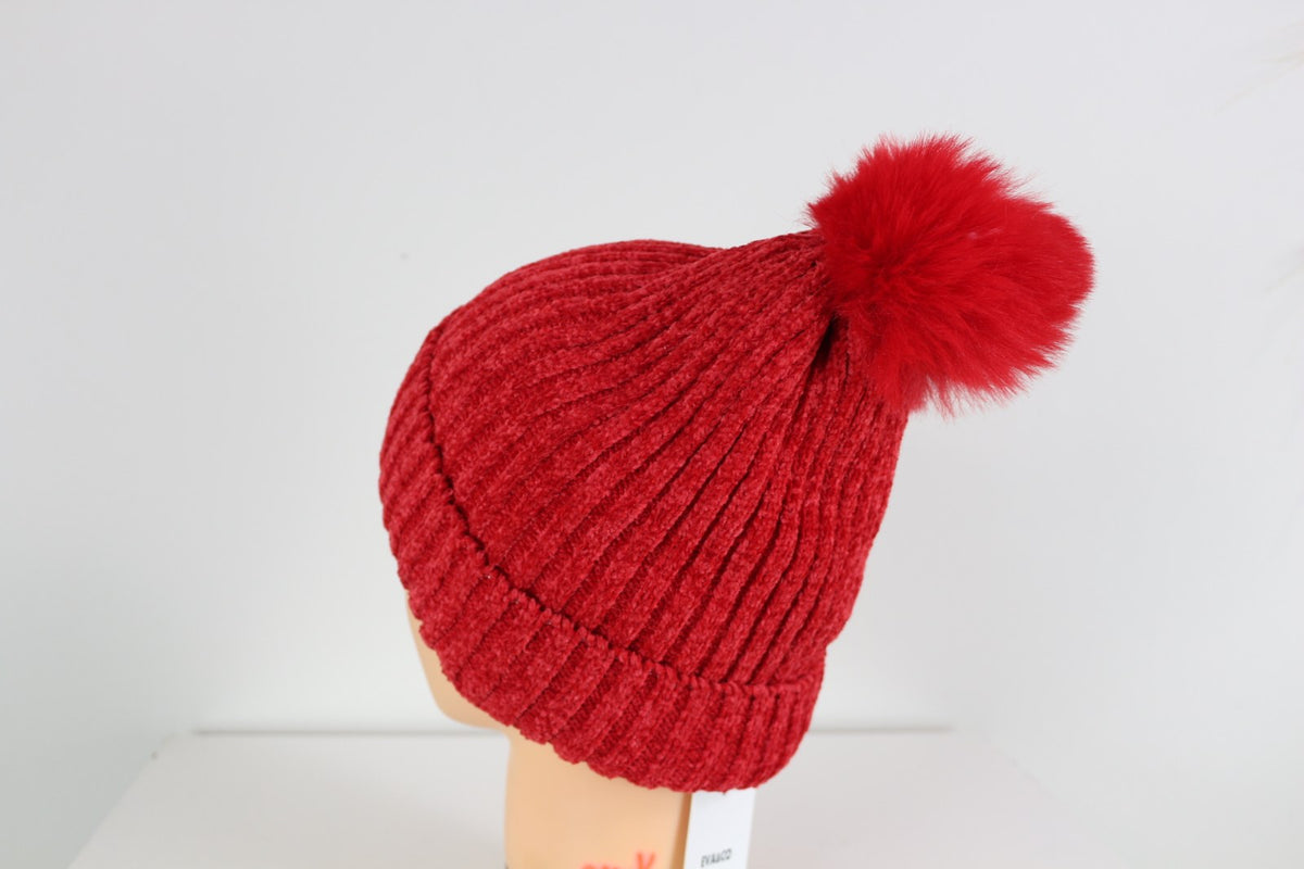 Bonnet Eva&Co rouge en chenille avec gros pompon duveteux, vue arrière – Frippin'Dealz