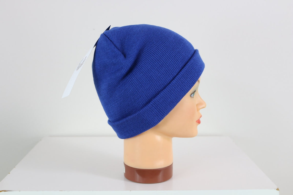 Bonnet French Touch bleu roi en maille côtelée, vue de profil droit avec étiquette – Frippin'Dealz