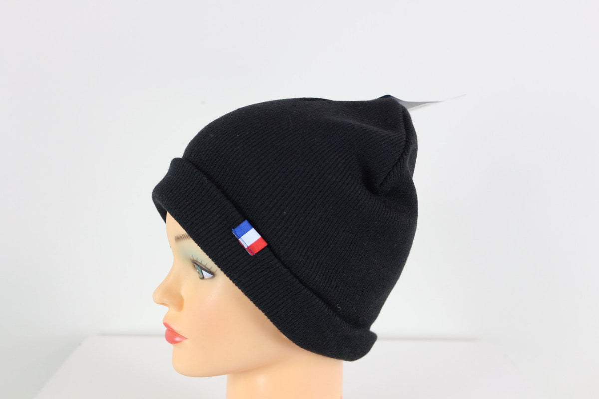 Bonnet French Touch noir vu de profil avec écusson drapeau français sur le revers – Frippin'Dealz