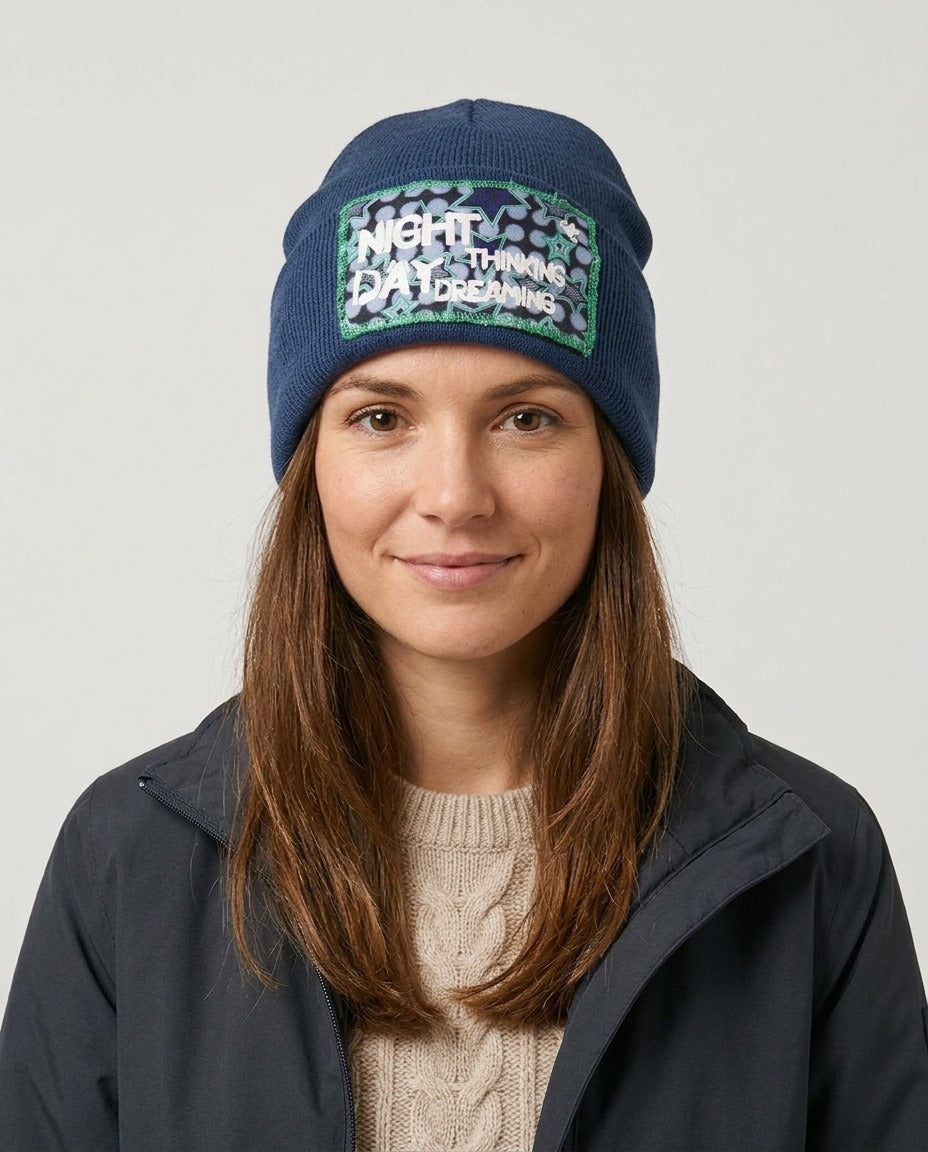 Jail Jam Bonnet à revers patch étoiles bleu One Size porté – photo générée par IA