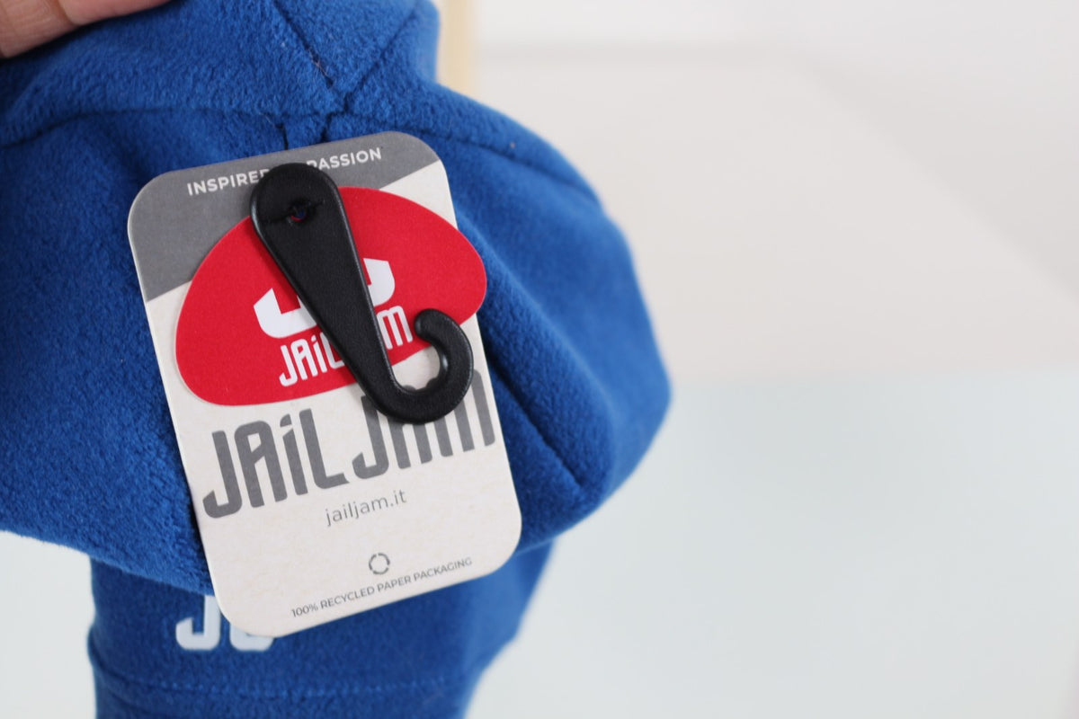 Étiquette Jail Jam attachée au bonnet polaire bleu roi – Frippin'Dealz