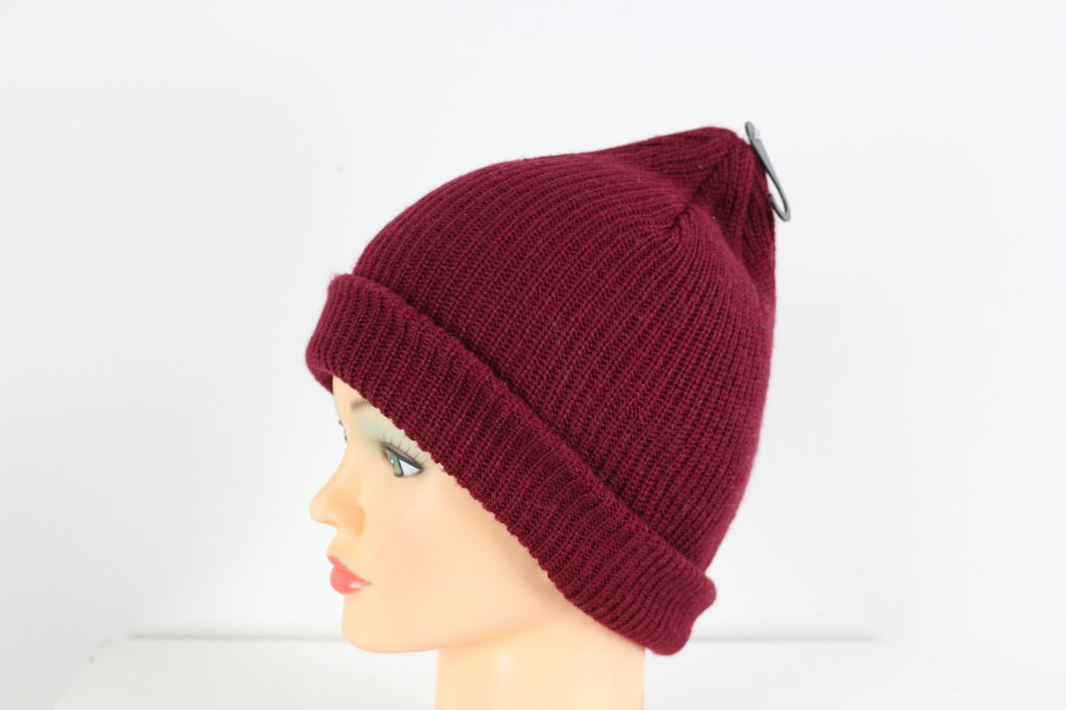 Bonnet Mavi bordeaux en maille côtelée, vue de trois quarts gauche – Frippin'Dealz