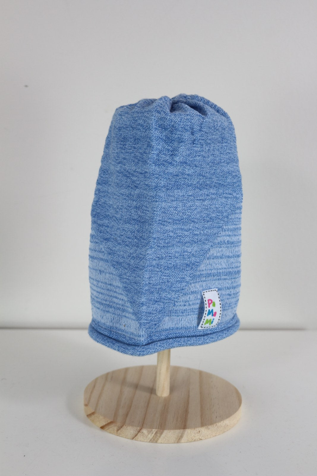 Bonnet beanie PaMaMi Kids bleu chiné en coton sur support en bois – Frippin'Dealz