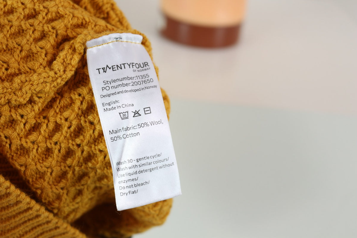 Étiquette de composition du bonnet Twentyfour of Norway, 50 % laine 50 % coton – Frippin'Dealz