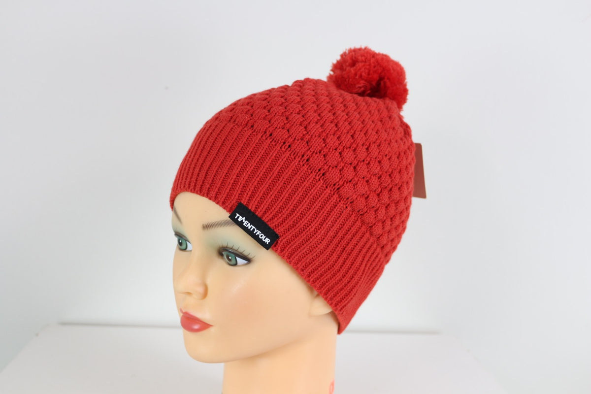 Bonnet Twentyfour rouge en maille alvéolée avec étiquette logo noire – Frippin'Dealz