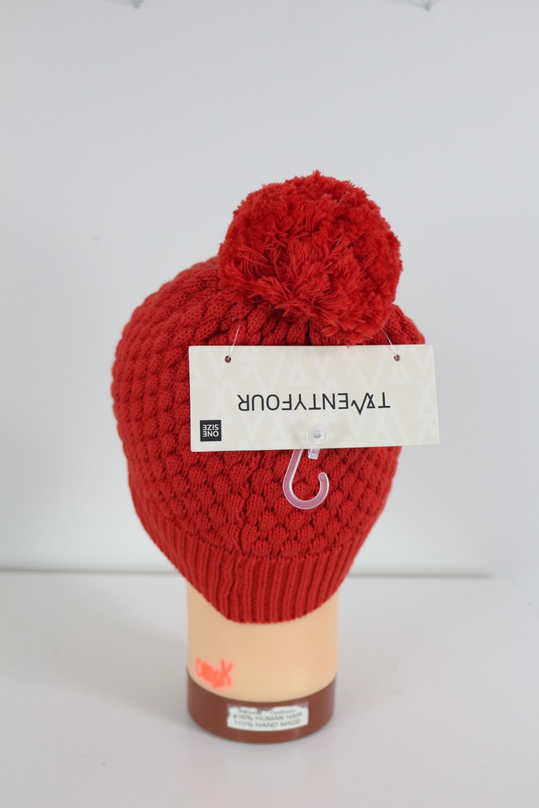 Bonnet Twentyfour rouge avec étiquette cartonnée neuve et pompon – Frippin'Dealz