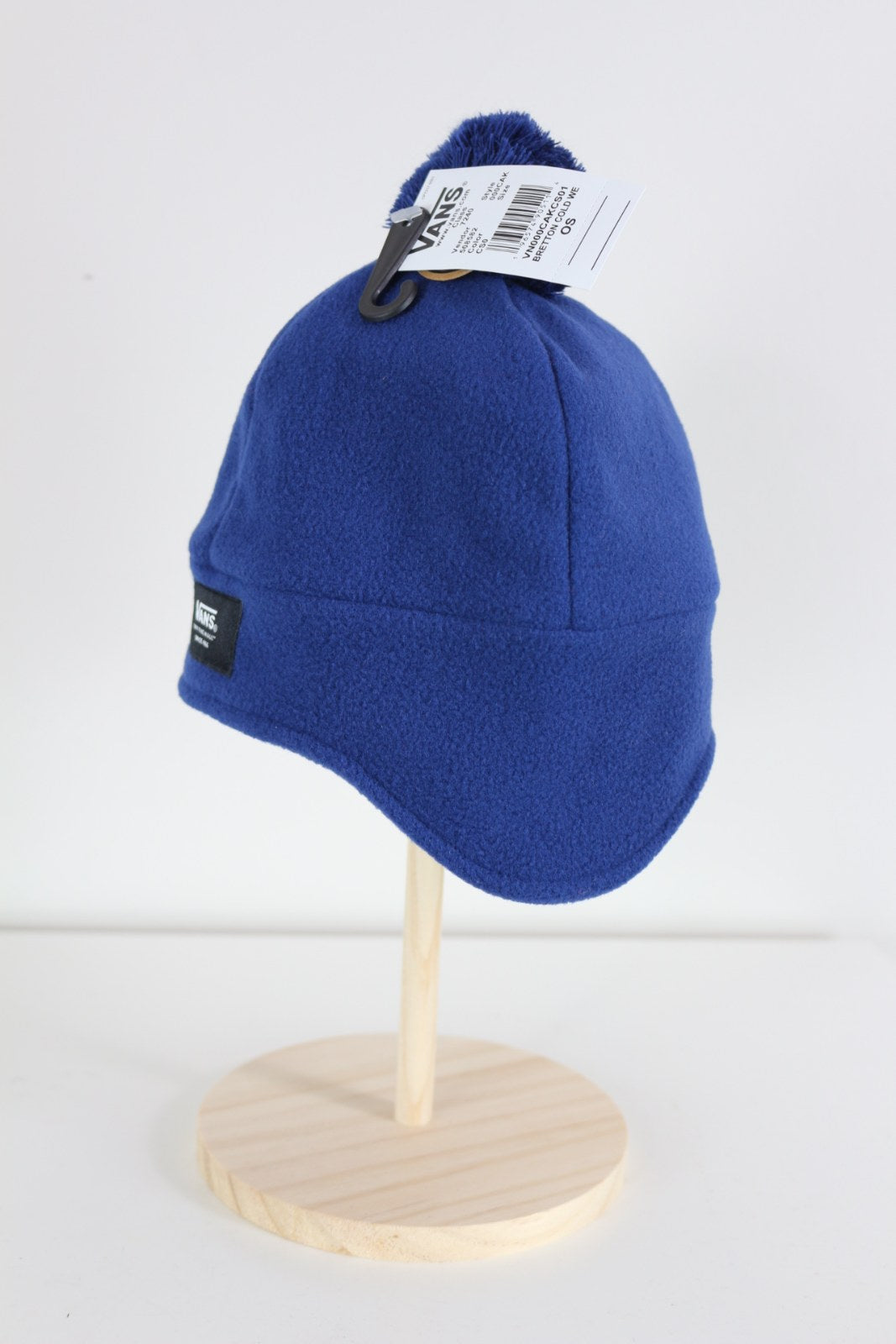 Bonnet Vans bleu roi vu de trois quarts avec écusson Vans et étiquette – Frippin'Dealz