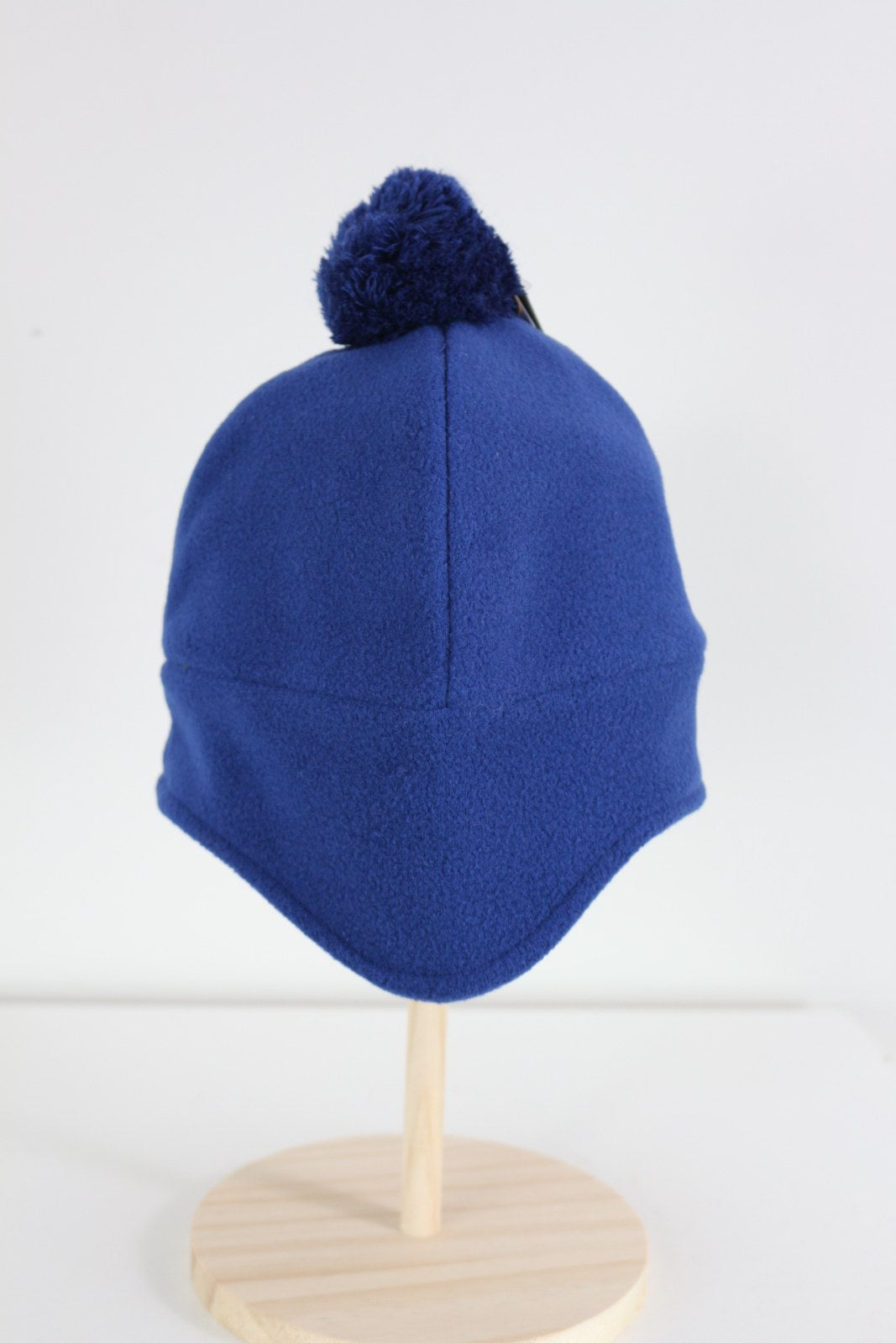 Bonnet Vans bleu roi vu de côté avec coutures et pompon – Frippin'Dealz