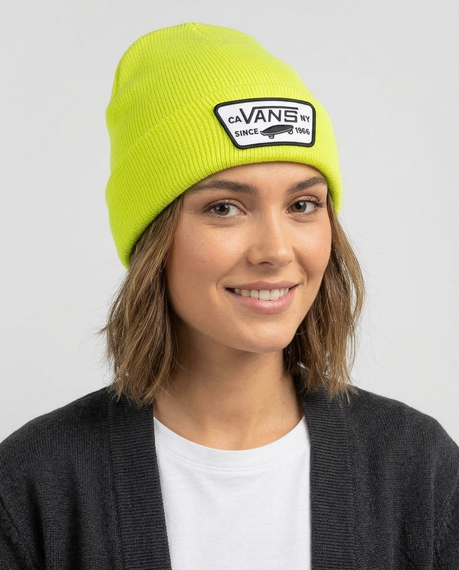 Vans Bonnet Milford Beanie jaune fluo patch logo porté – photo générée par IA