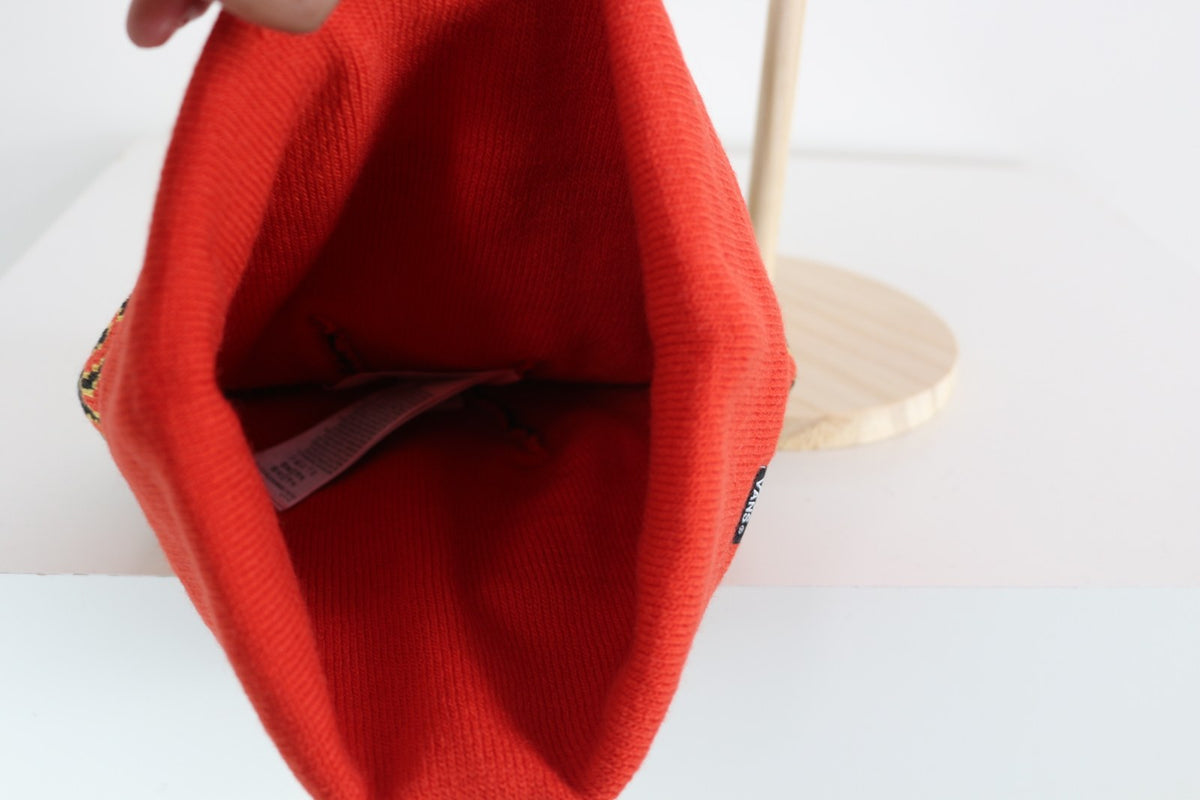 Intérieur doublé du bonnet Vans orange avec étiquette de composition – Frippin'Dealz