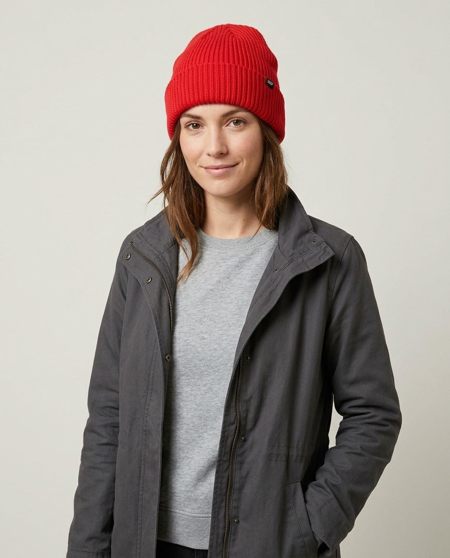 Vans Bonnet Core Basics côtelé rouge à revers taille unique porté – photo générée par IA