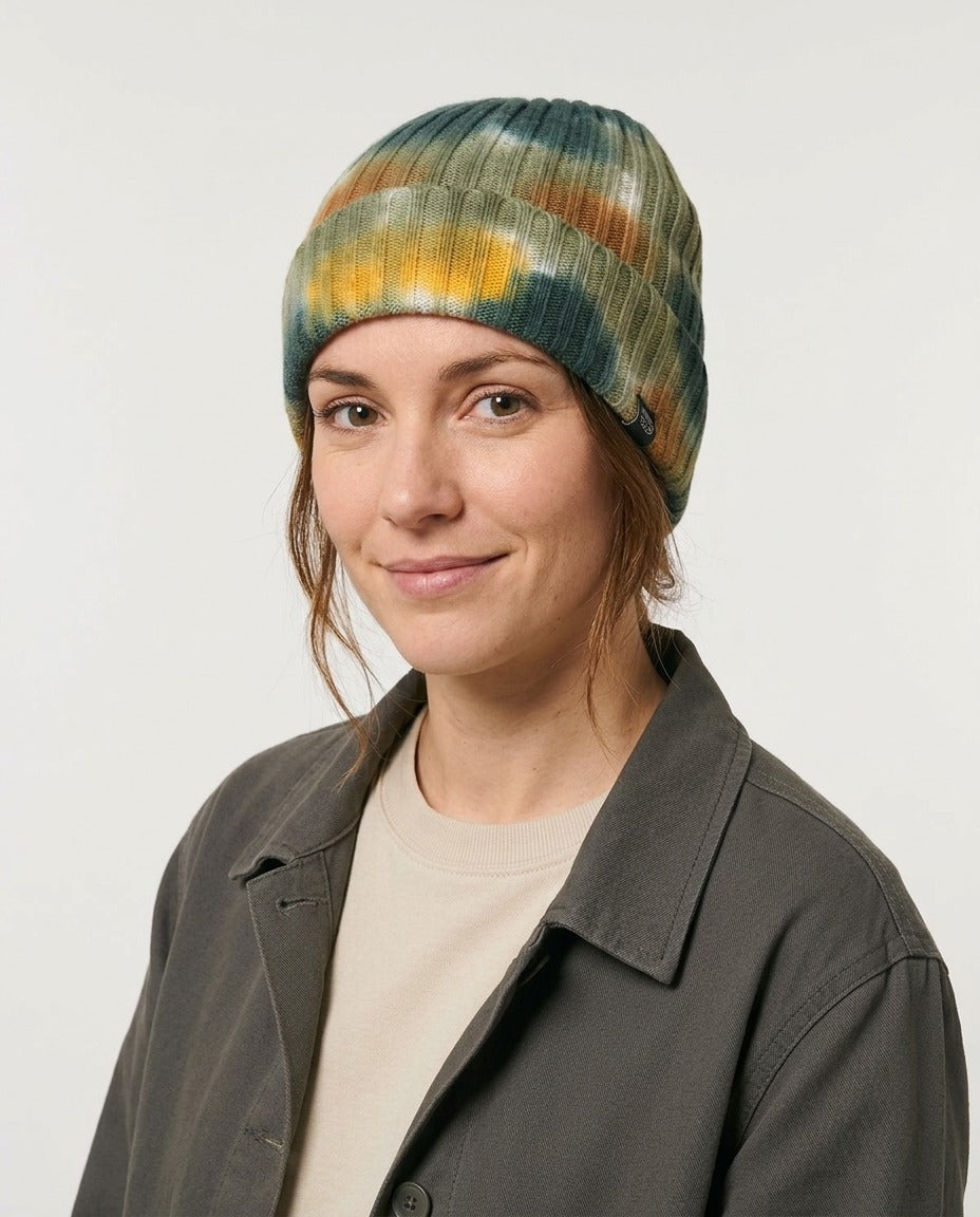 Vans Bonnet Parkview Cuff tie-dye vert kaki taille unique porté – photo générée par IA