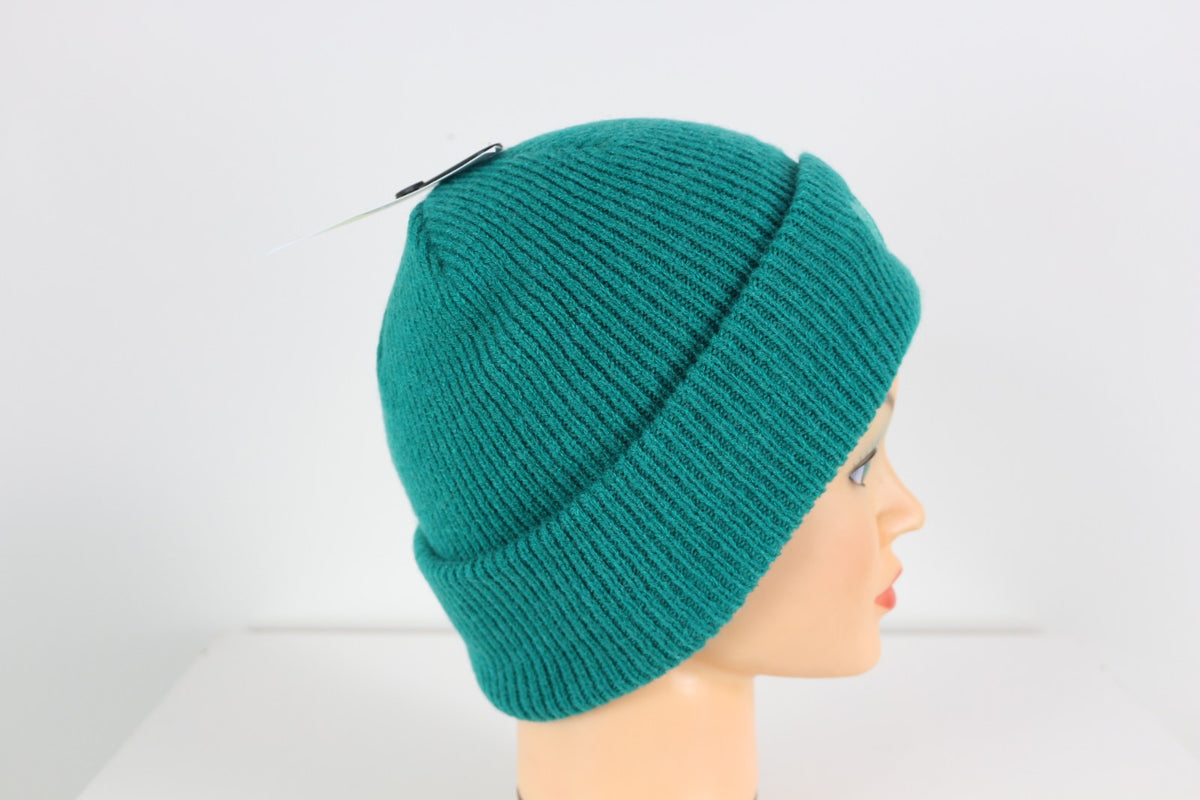 Bonnet vert côtelé à revers vu de profil droit avec étiquette – Frippin'Dealz