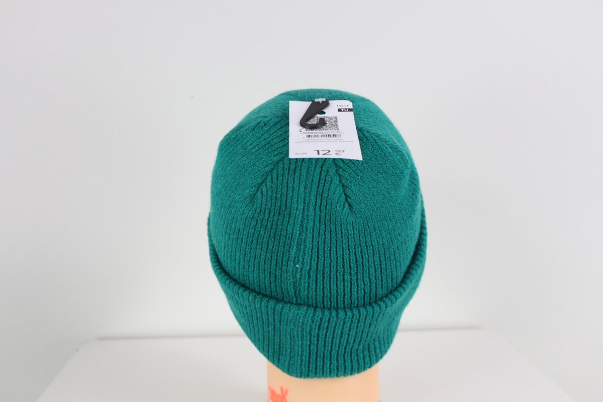 Bonnet vert côtelé vu de dos avec étiquette de prix et taille unique – Frippin'Dealz
