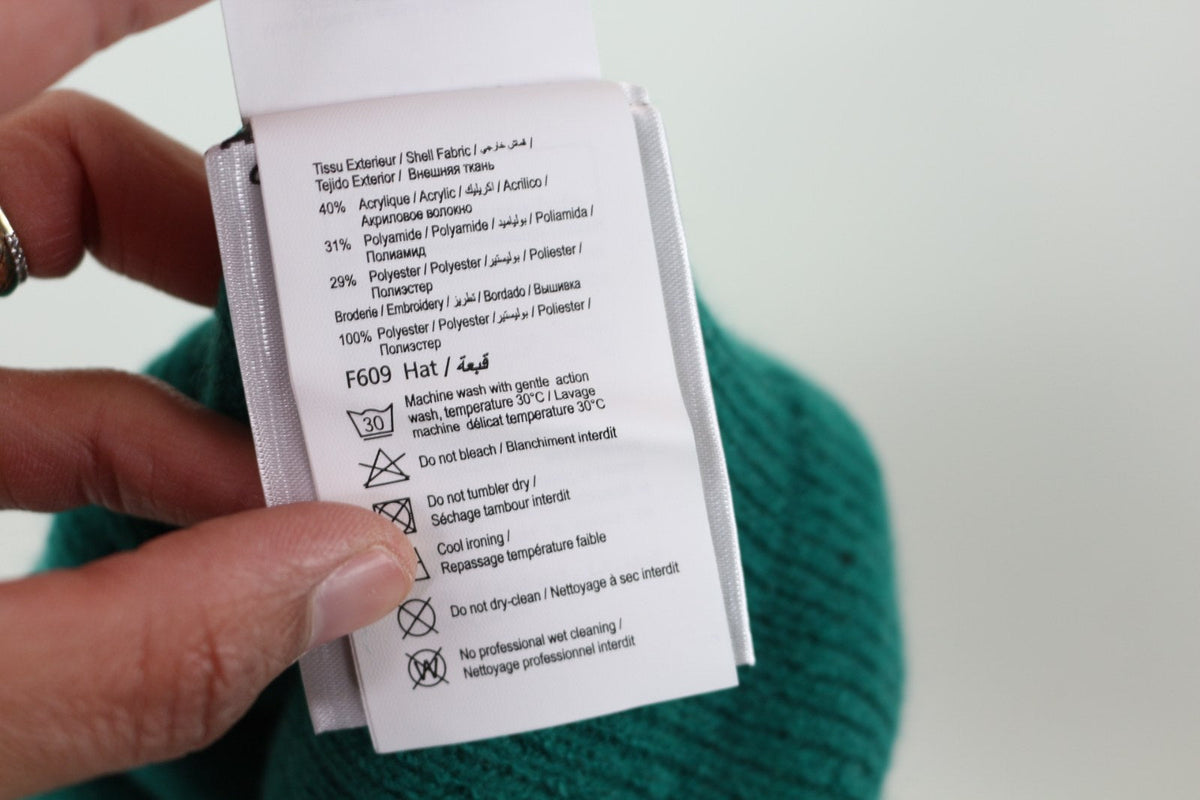 Étiquette de composition du bonnet vert en acrylique, polyamide et polyester – Frippin'Dealz