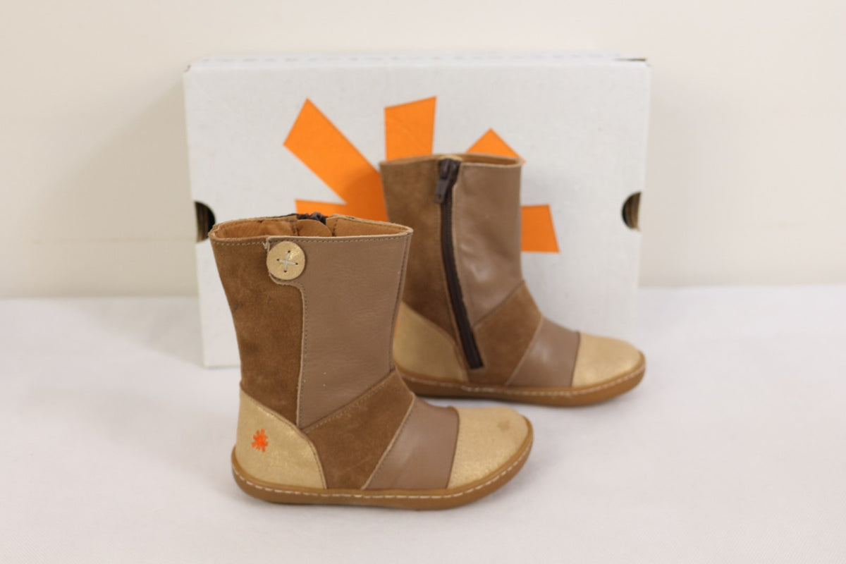 Bottes Art Kids camel vues de profil avec zip latéral et bouton décoratif – Frippin'Dealz
