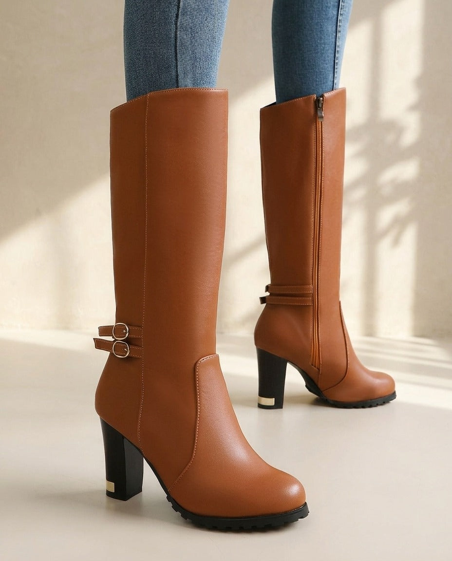 Bottes mi-mollet unies à talon épais – photo 1 – Frippin'Dealz – photo retouchée par IA