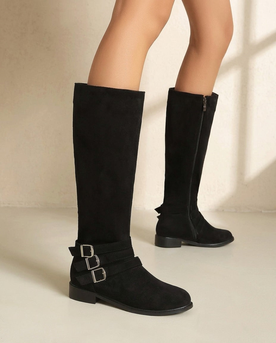 Bottes motardes aspect daim à boucle mixtes – photo 1 – Frippin'Dealz – photo retouchée par IA