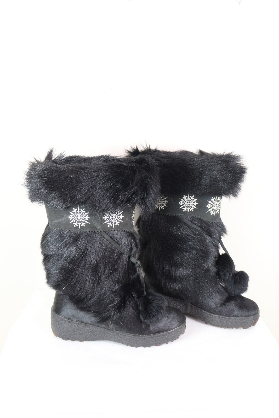 Bottes Oscar noires fourrure et flocons brodés vues de trois quarts – Frippin'Dealz