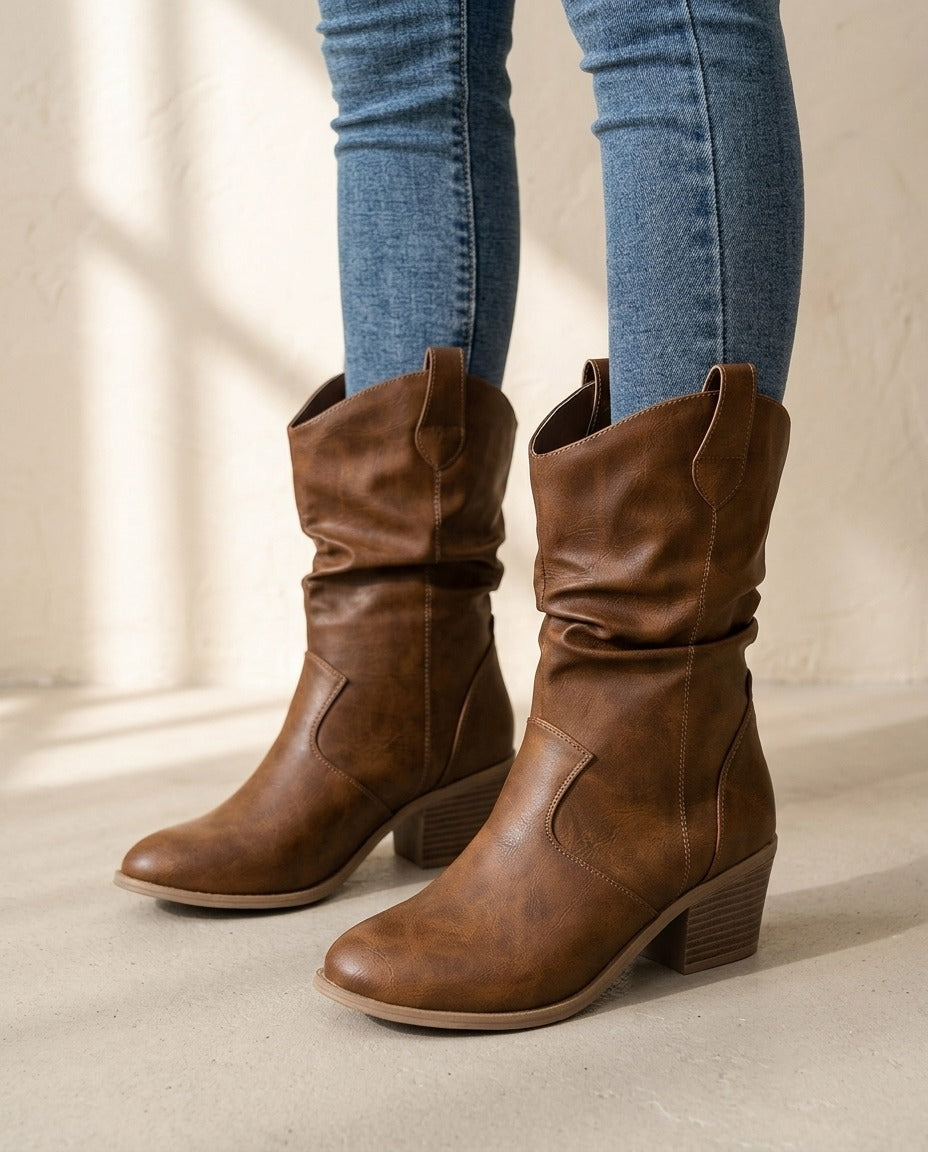 Bottes western talon épais – photo 1 – Frippin'Dealz – photo retouchée par IA