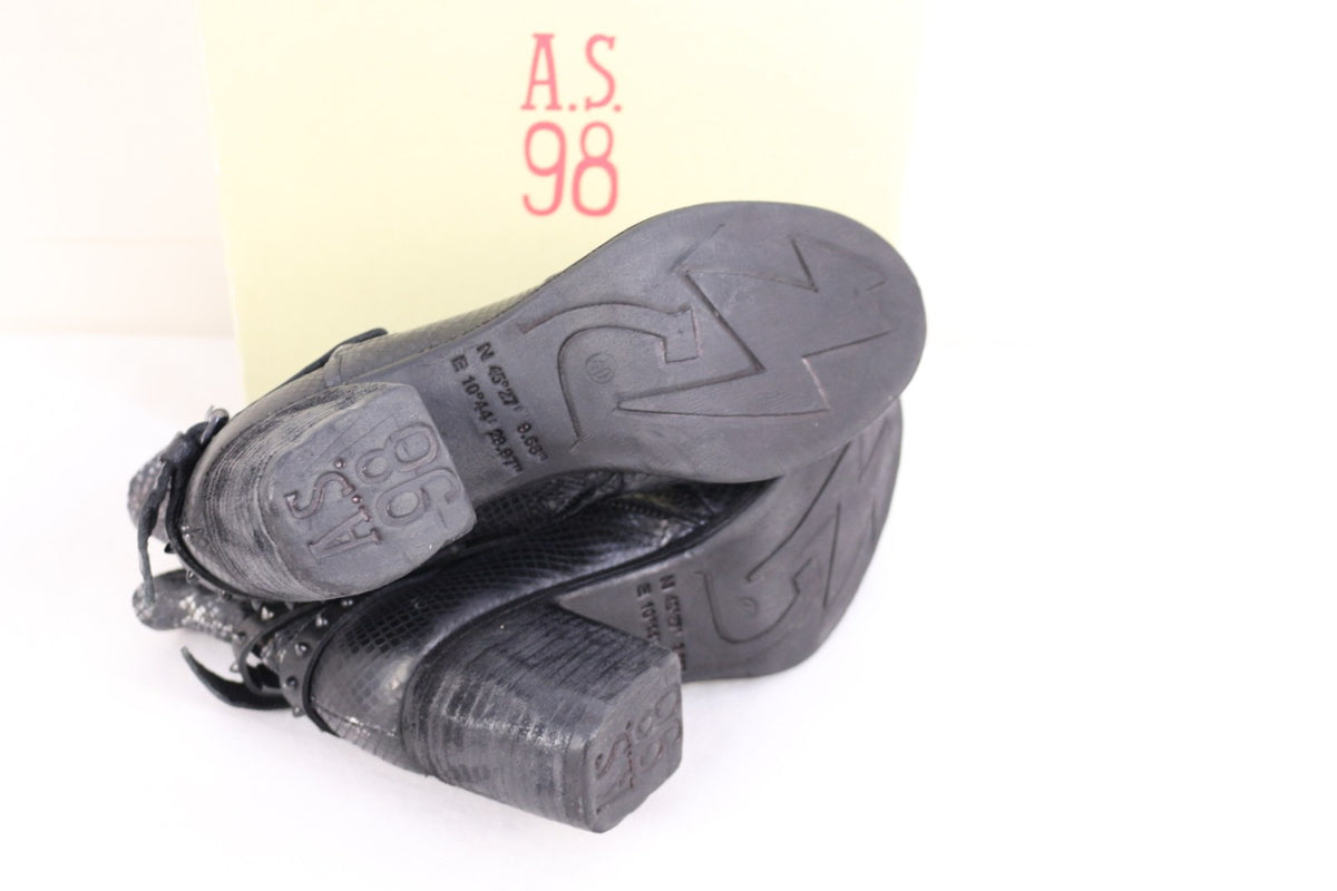 Semelles et talons des bottines A.S.98 noires avec marquage de la marque – Frippin'Dealz