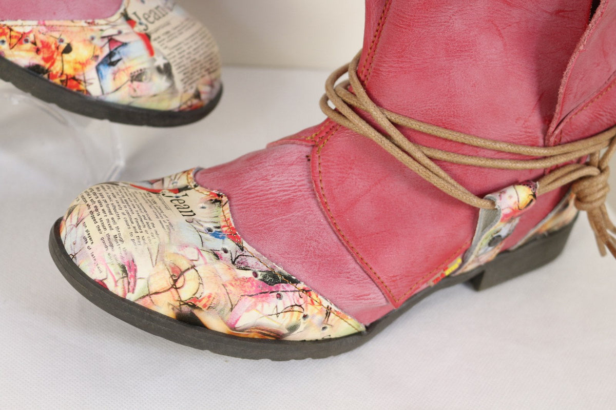Gros plan sur le bout imprimé de la bottine TMA Eyes rose – Frippin'Dealz