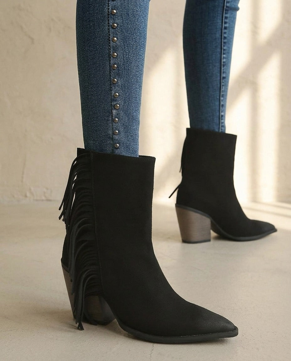 Bottines western à franges et bout pointu – photo 1 – Frippin'Dealz – photo retouchée par IA