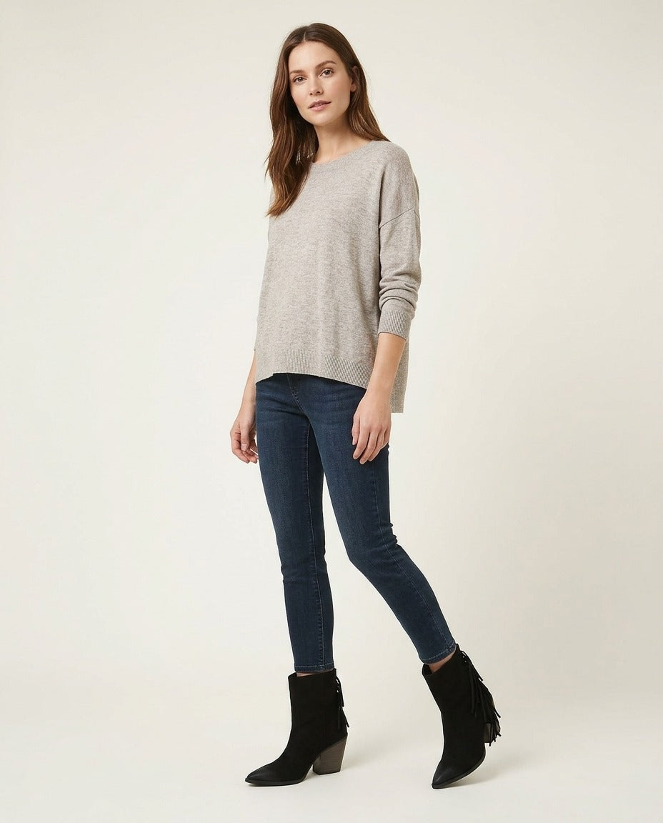 Bottines western bout pointu à franges talon épais porté – photo générée par IA