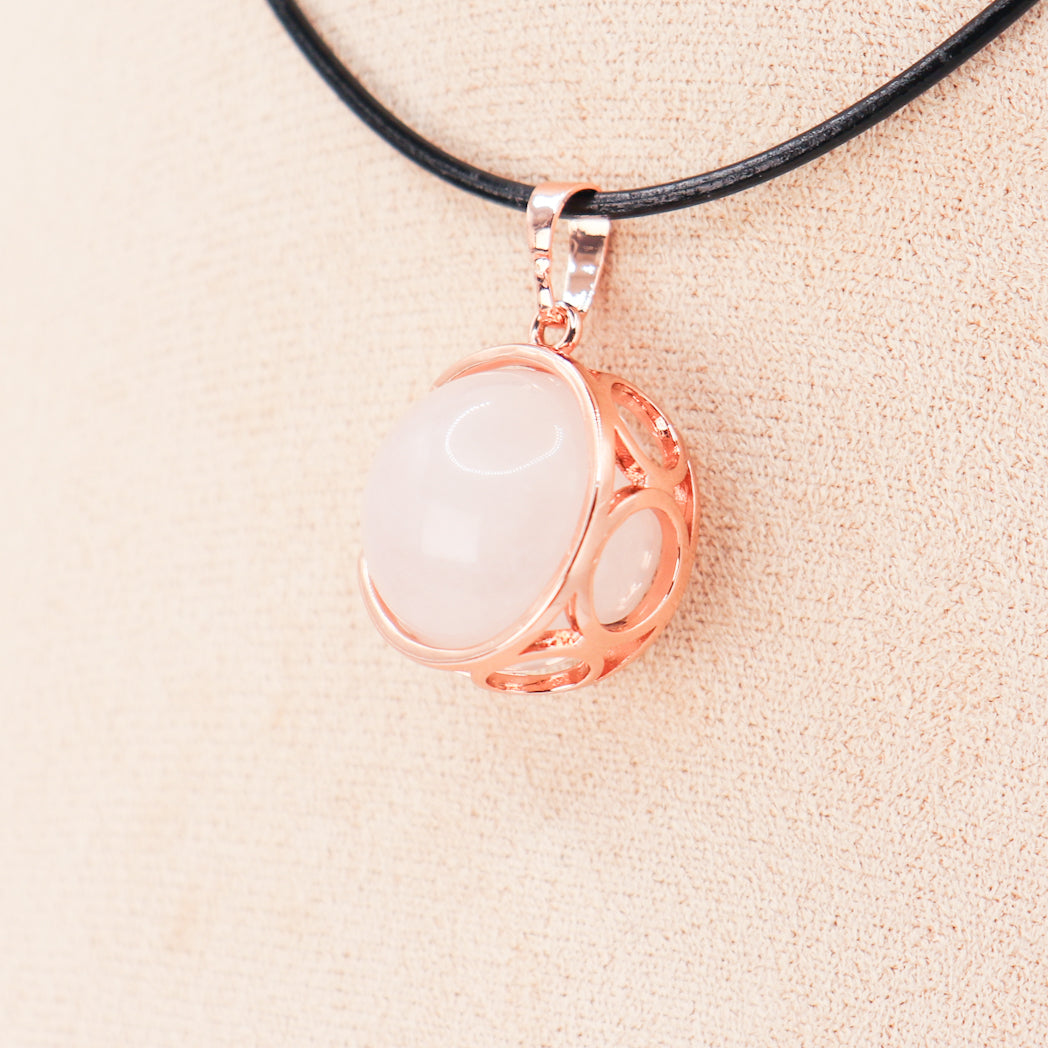 Pendentif sphère de quartz rose et croissant de lune Solstice et Minéraux – photo 1 – Frippin'Dealz