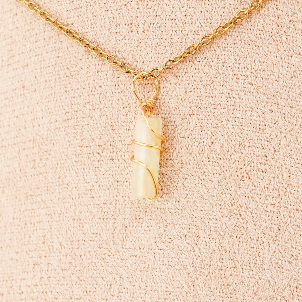 Pendentif mini pilier en jade fleurs de prunier Solstice et Minéraux – photo 2 – Frippin'Dealz