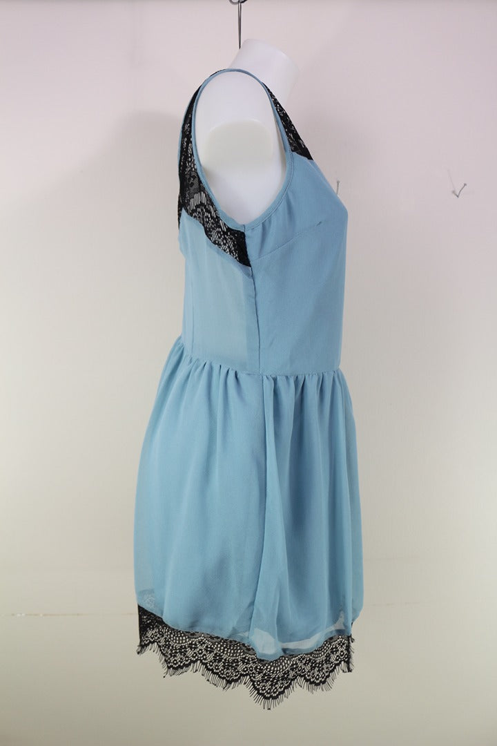 Robe courte bleue et noire en dentelle et mousseline style chic taille M 7