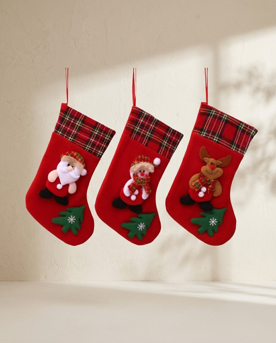 Chaussette de Noël en velours – photo 1 – Frippin'Dealz – photo retouchée par IA